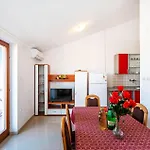 Lovely Apartment In Nevidane With House Sea View Apartamento Neviđane