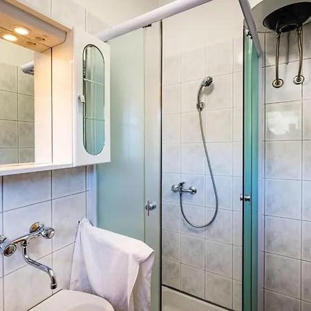 Apartmán Lovely In With House Sea View Neviđane
