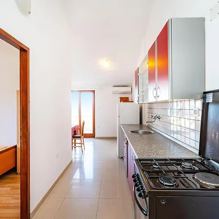 Lovely In With House Sea View Apartmán