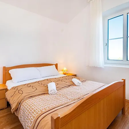Cozy In With Kitchen Apartment