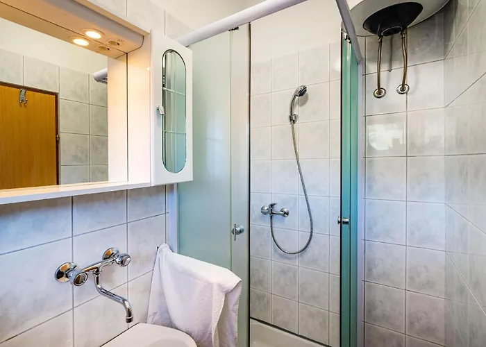 Apartamento Cozy In With Kitchen Neviđane